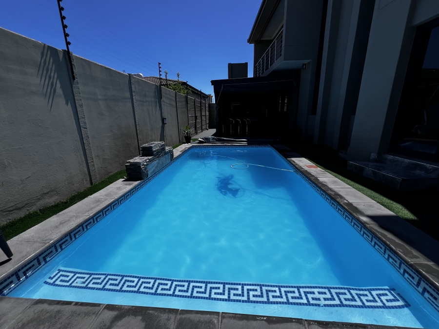 To Let 5 Bedroom Property for Rent in Parklands North Western Cape